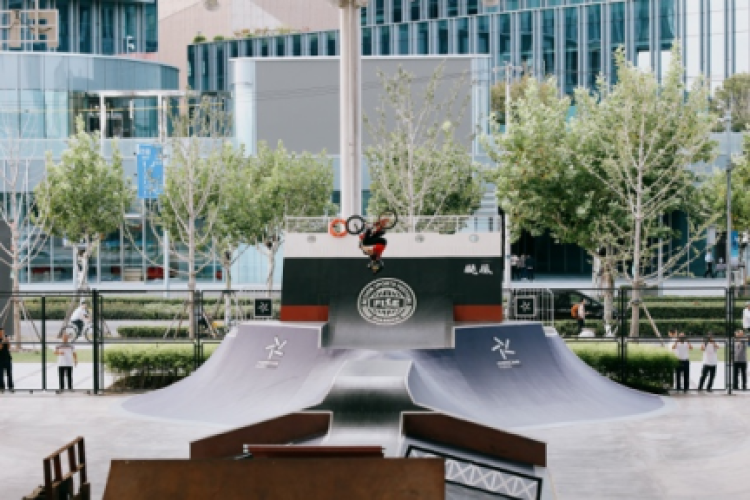 与此同时 与此同时